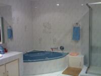 Main Bathroom - 14 square meters of property in Vanderbijlpark