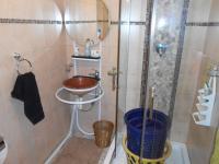 Bathroom 1 - 2 square meters of property in Benoni