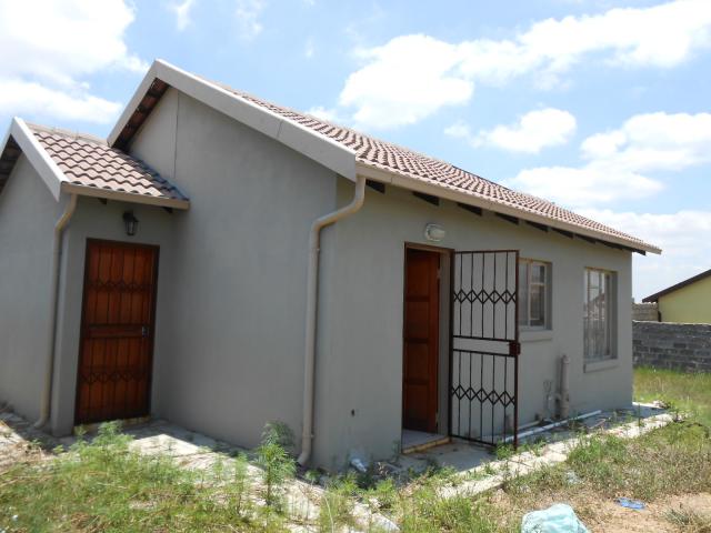 2 Bedroom House for Sale For Sale in Olievenhoutbos - Home Sell - MR095705