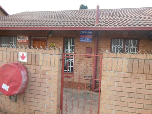 3 Bedroom Simplex for Sale For Sale in Pretorius Park - Home Sell - MR096986