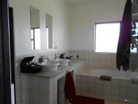 Main Bathroom of property in Kosmosdal