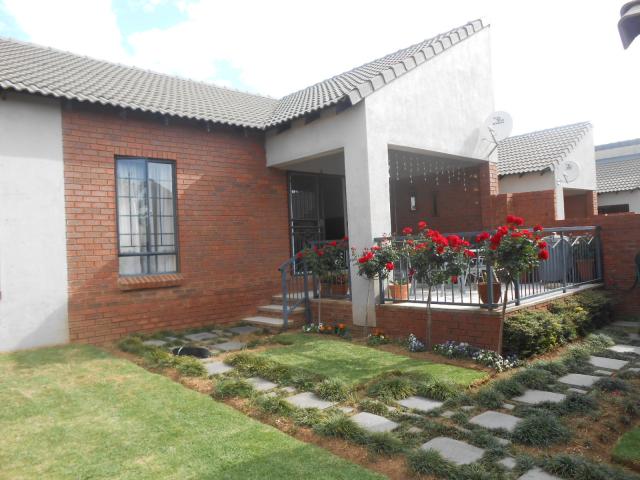 3 Bedroom Simplex for Sale For Sale in Mooikloof Ridge - Home Sell - MR100978