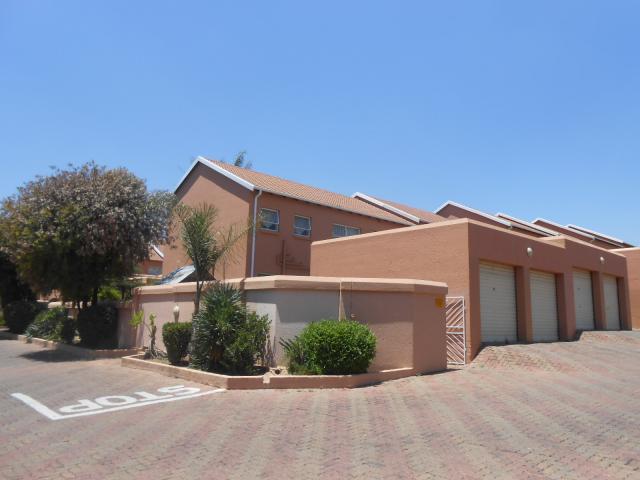 2 Bedroom Sectional Title for Sale For Sale in Midrand - Private Sale - MR101394