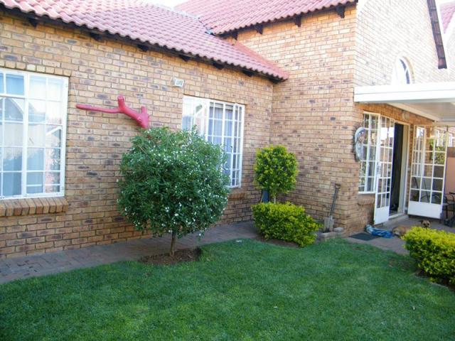 4 Bedroom House for Sale For Sale in Rustenburg - Private Sale - MR101711