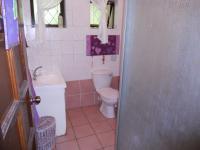 Bathroom 1 - 5 square meters of property in Uvongo