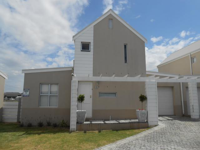 3 Bedroom House for Sale For Sale in Plattekloof - Private Sale - MR101953