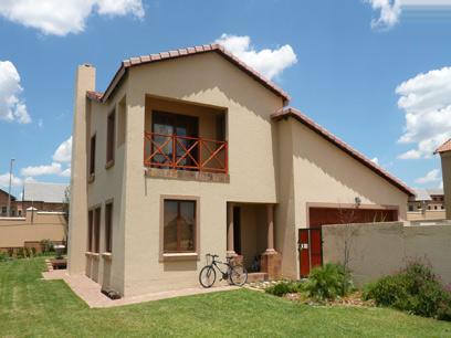 4 Bedroom House for Sale For Sale in Silver Lakes Golf Estate - Private Sale - MR10201