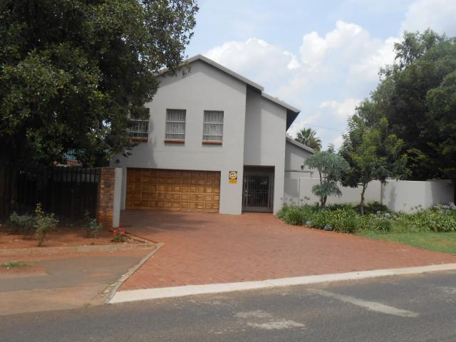 4 Bedroom House for Sale For Sale in Centurion Central - Home Sell - MR104507