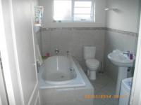 Main Bathroom of property in Beacon Bay