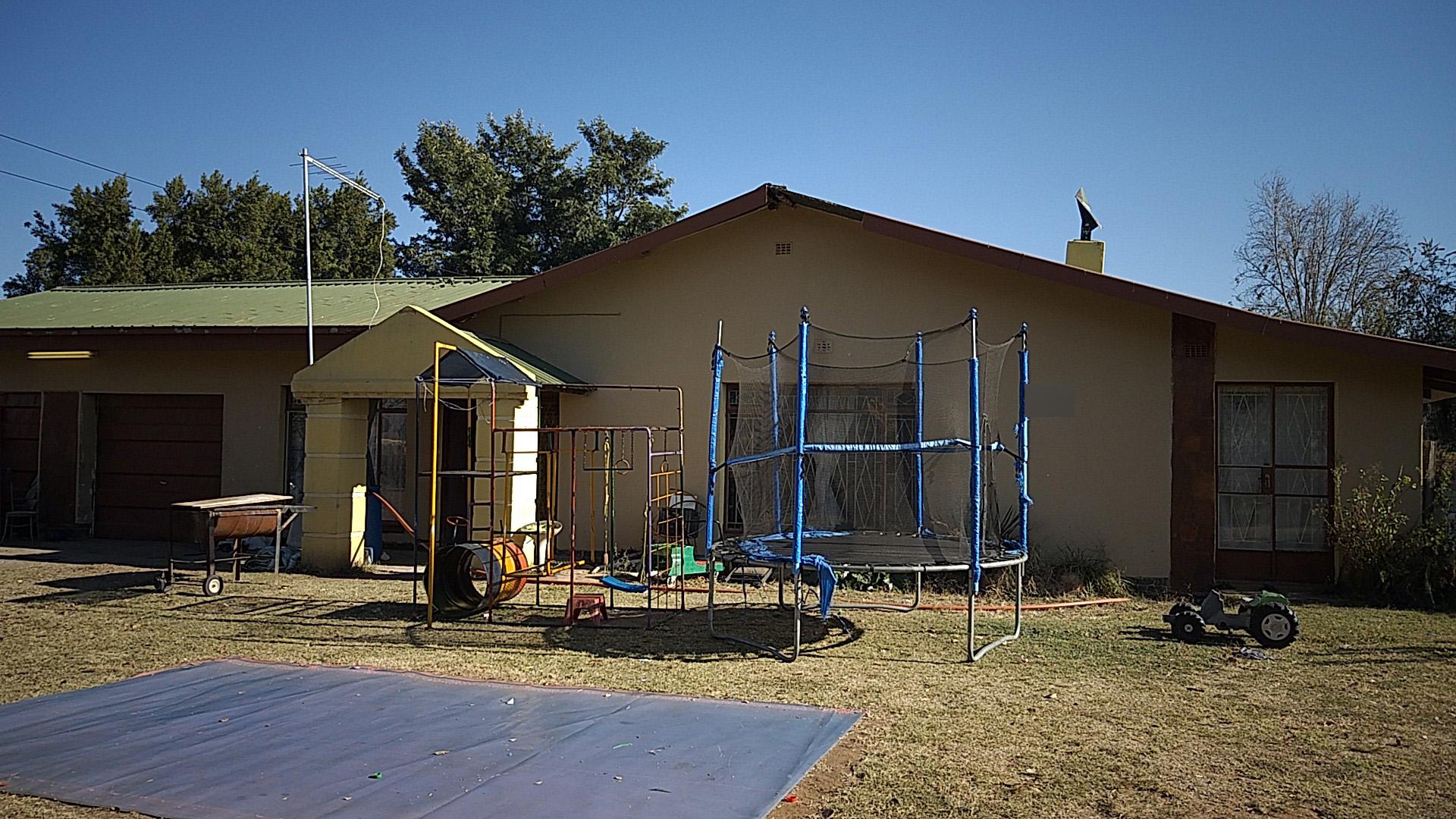 Front View of property in Jameson Park