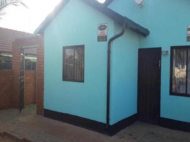 House for Sale For Sale in Lenasia - Private Sale - MR105892