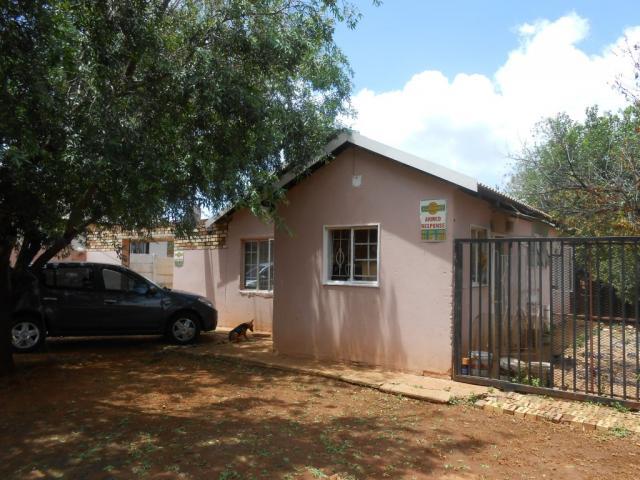 2 Bedroom House for Sale For Sale in Lenasia South - Private Sale - MR105894