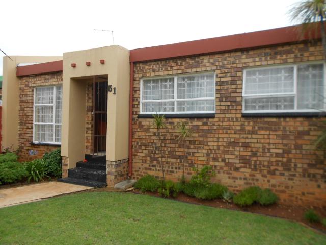 House for Sale For Sale in Roodepoort - Private Sale - MR105992