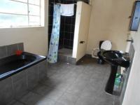 Main Bathroom - 10 square meters of property in Dalview