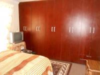 Main Bedroom - 13 square meters of property in Bloemfontein