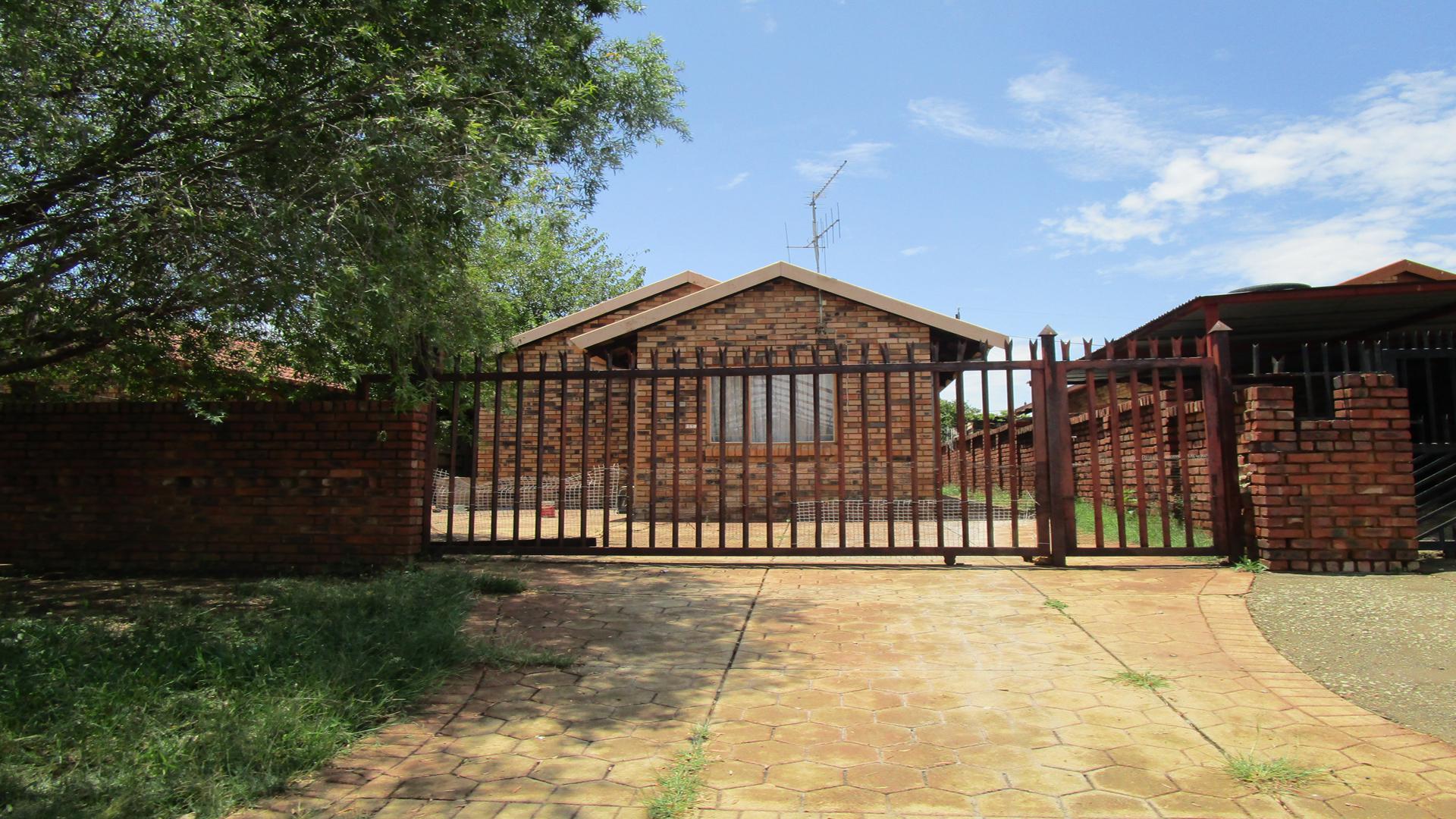 Front View of property in Eersterust