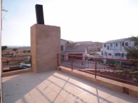 Balcony - 25 square meters of property in The Meadows Estate