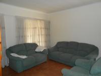 Lounges - 18 square meters of property in Benoni