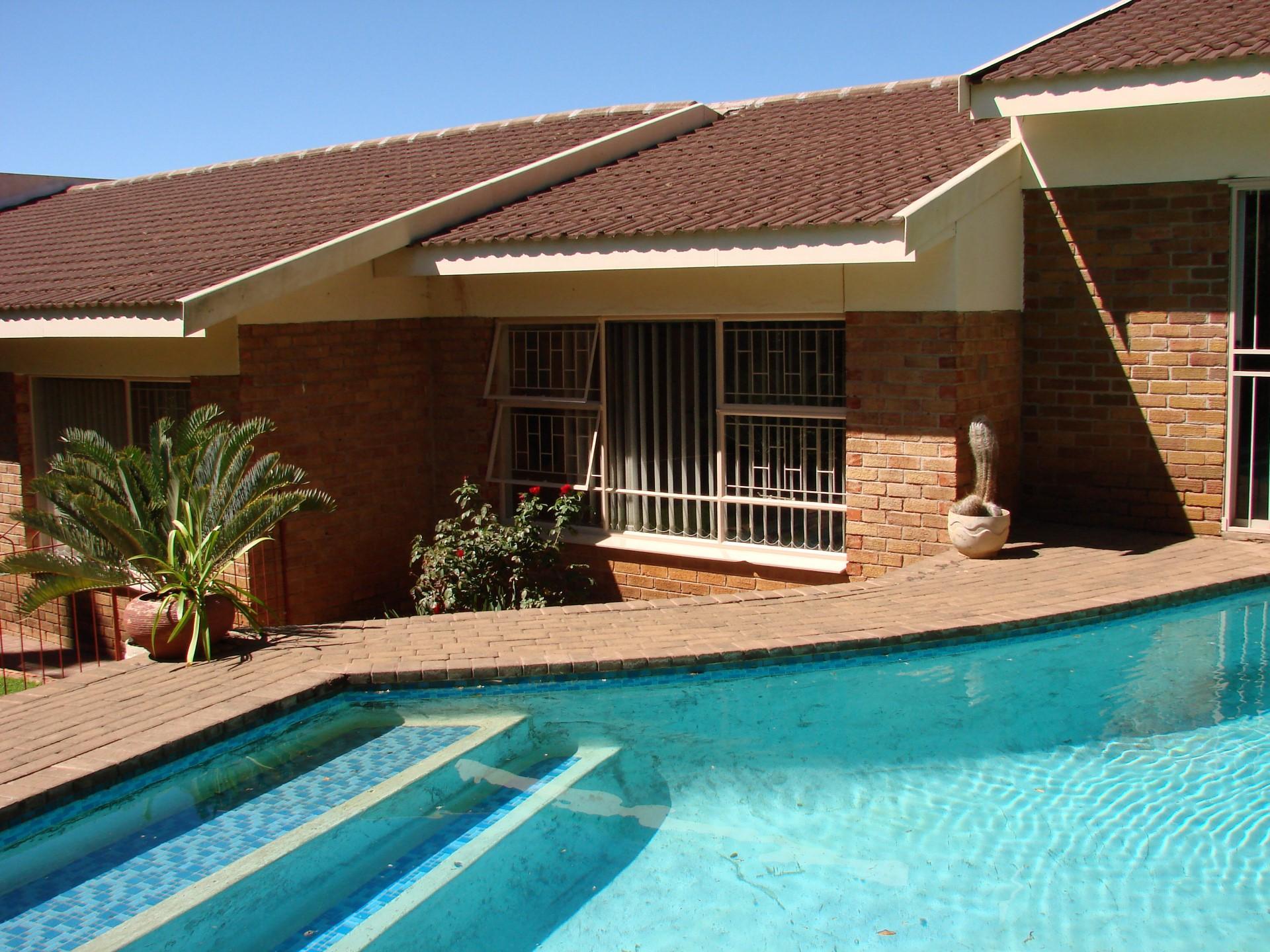4 Bedroom House for Sale For Sale in Bloemfontein - Home Sel