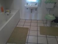 Main Bathroom of property in Beaufort West