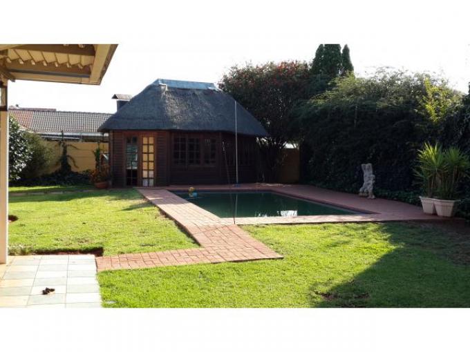 4 Bedroom House for Sale For Sale in Lenasia South - Home Sell - MR110287