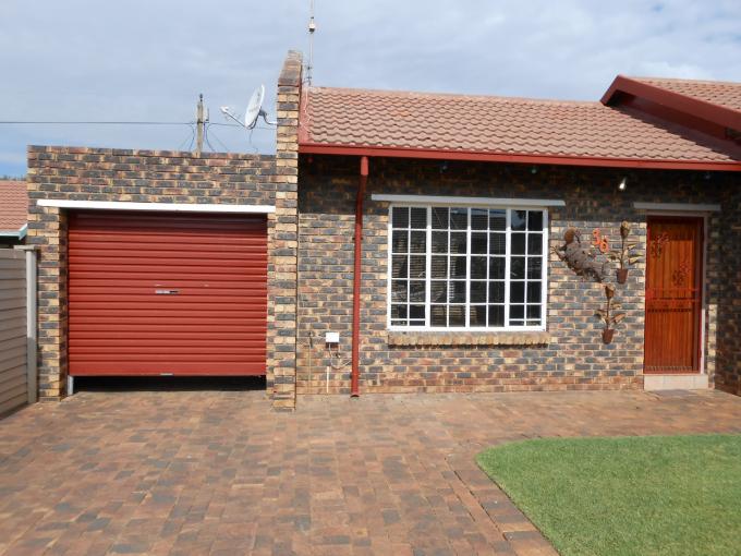 2 Bedroom House for Sale For Sale in Vanderbijlpark - Home Sell - MR110906