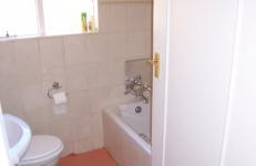 Main Bathroom of property in Arcon Park