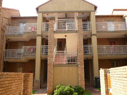 2 Bedroom Simplex for Sale For Sale in Die Hoewes - Home Sell - MR11197