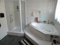 Main Bathroom - 14 square meters of property in Emalahleni (Witbank) 