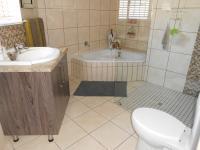 Main Bathroom - 10 square meters of property in Three Rivers