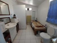 Bathroom 2 of property in Pinetown 