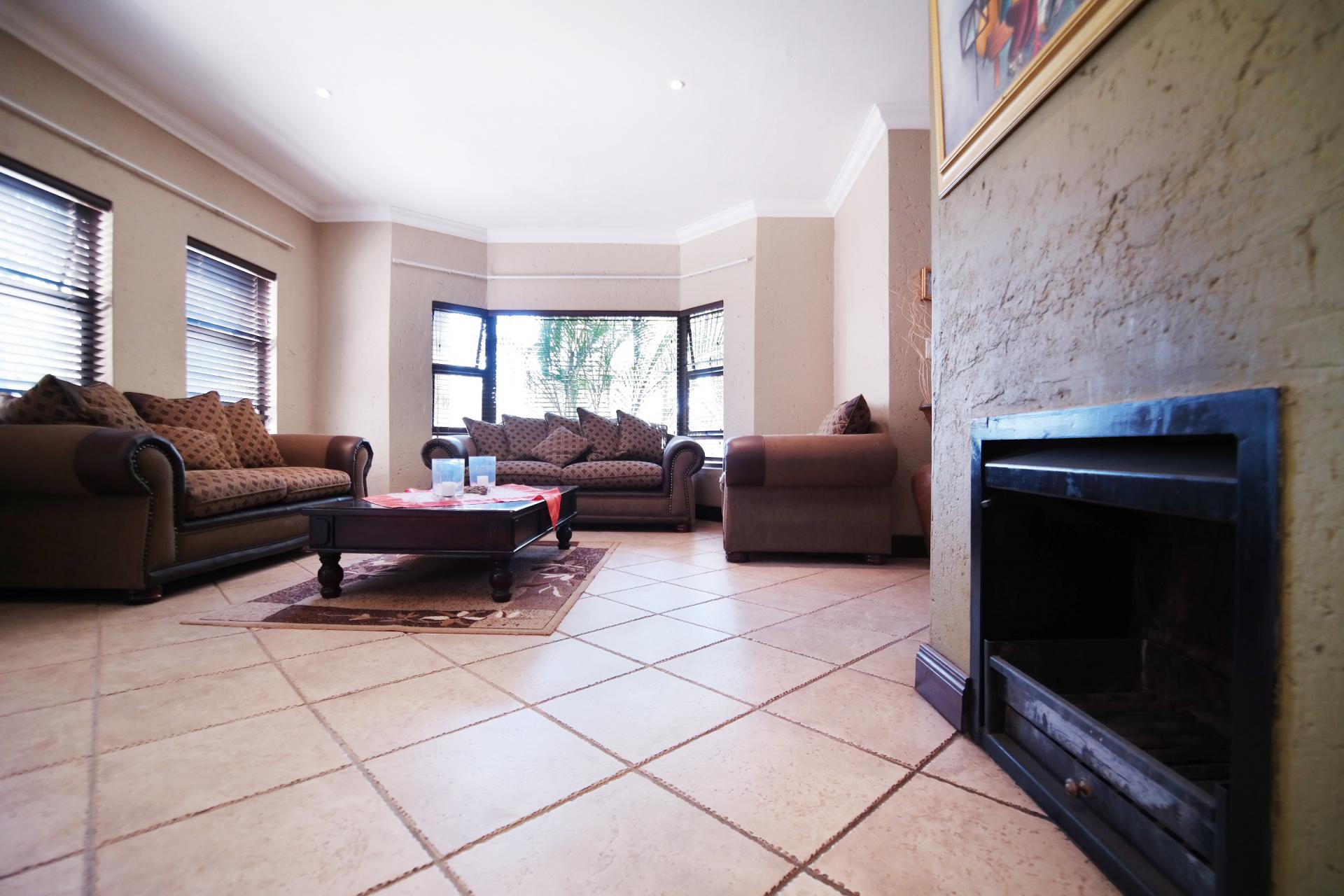 Lounges - 57 square meters of property in Woodhill Golf Estate