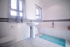 Bathroom 2 - 3 square meters of property in Woodhill Golf Estate