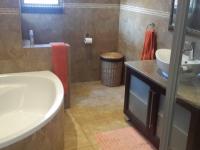 Bathroom 2 - 9 square meters of property in Parkrand