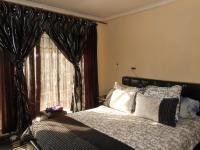 Main Bedroom - 15 square meters of property in Lenasia South