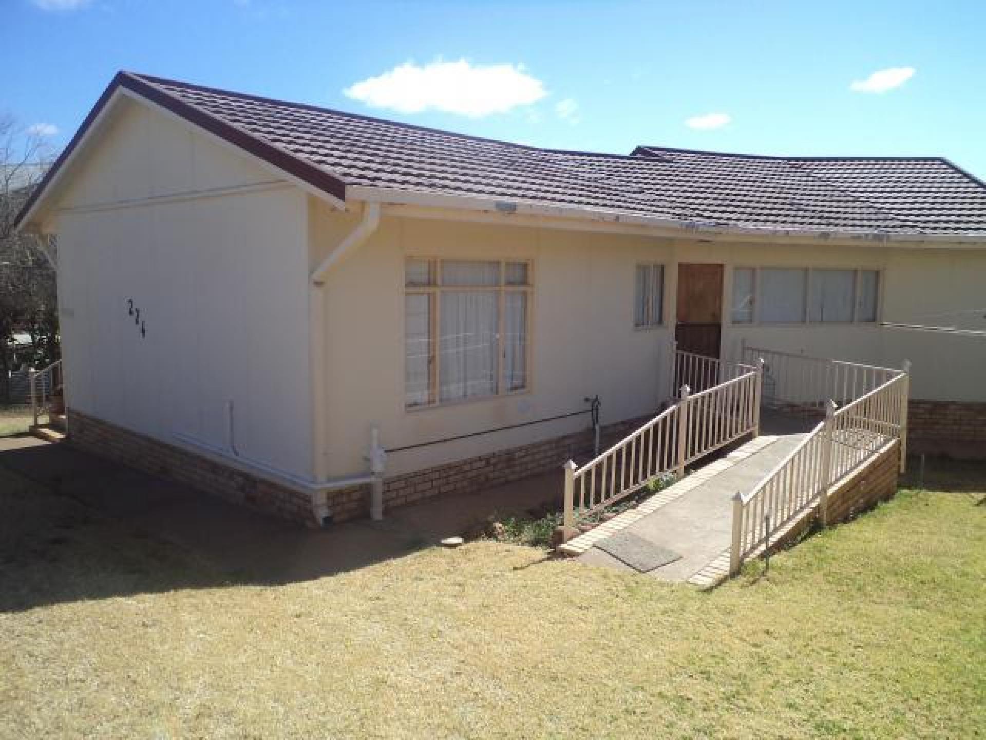 Front View of property in Van der Kloof