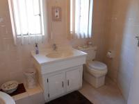 Bathroom 1 - 8 square meters of property in Vaalpark