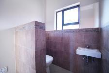 Bathroom 3+ - 14 square meters of property in The Wilds Estate