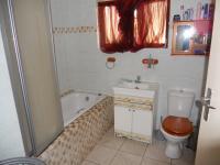 Main Bathroom - 5 square meters of property in Southport