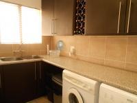 Kitchen - 20 square meters of property in Helikon Park