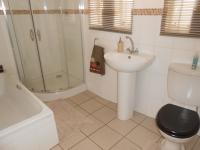 Main Bathroom - 6 square meters of property in Helikon Park