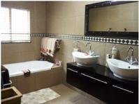 Main Bathroom of property in Machadodorp