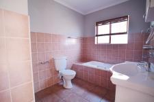 Bathroom 1 - 8 square meters of property in Woodhill Golf Estate