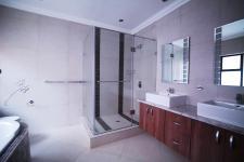 Main Bathroom - 9 square meters of property in The Wilds Estate