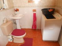 Main Bathroom - 7 square meters of property in Ennerdale