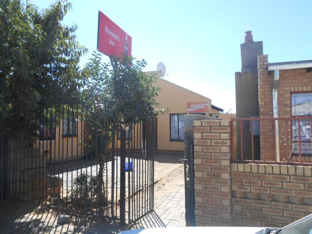 2 Bedroom House for Sale For Sale in Thokoza - Home Sell - MR118729