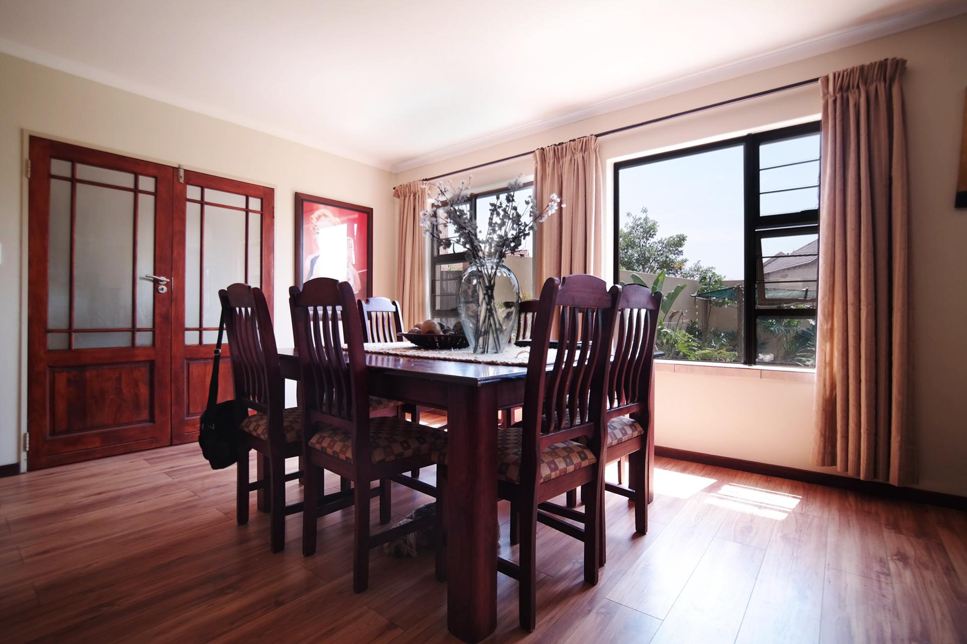 Dining Room - 21 square meters of property in Six Fountains Estate