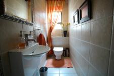 Bathroom 2 - 3 square meters of property in The Wilds Estate