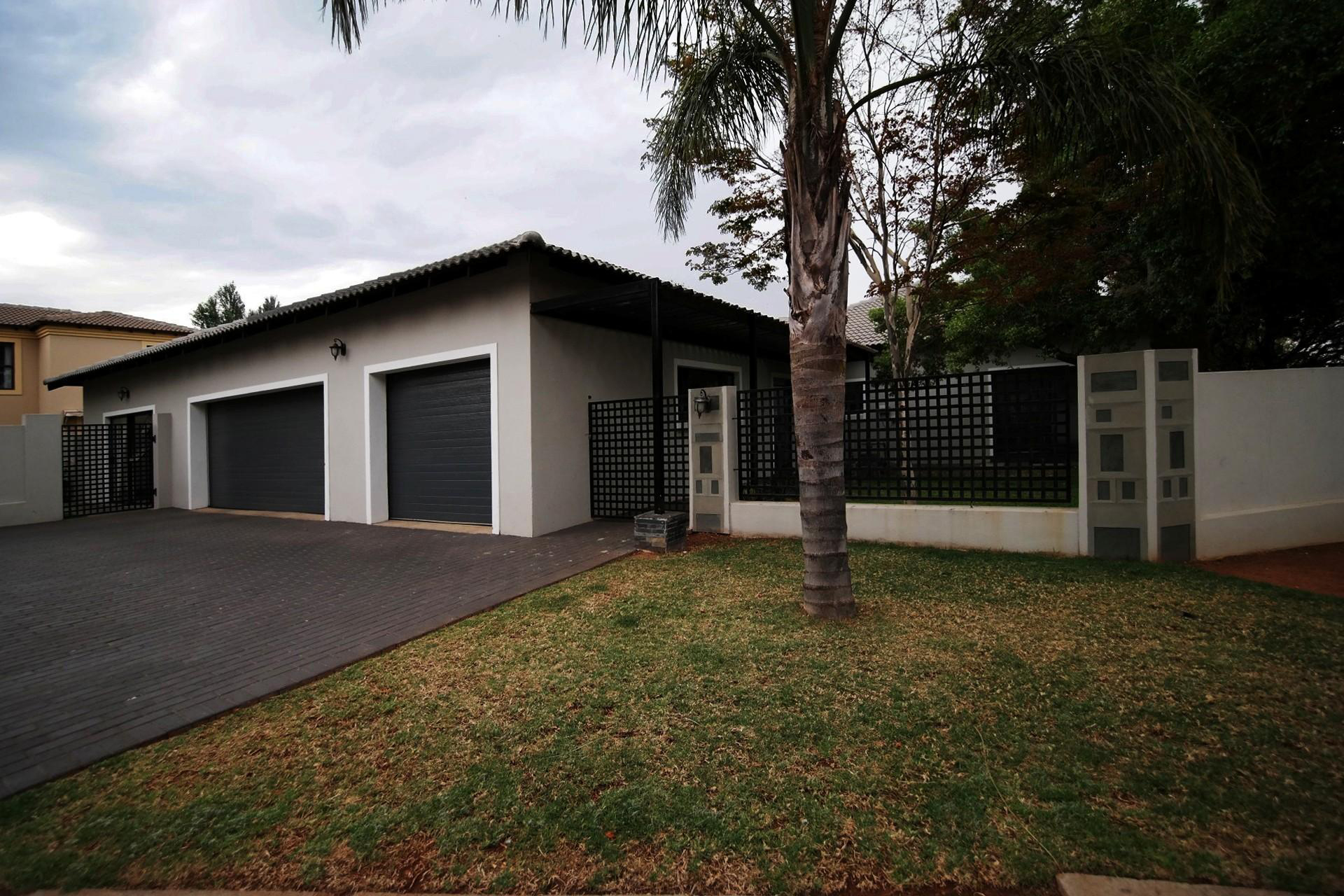 Front View of property in Silver Lakes Golf Estate