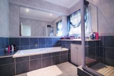 Bathroom 2 - 10 square meters of property in Silver Lakes Golf Estate